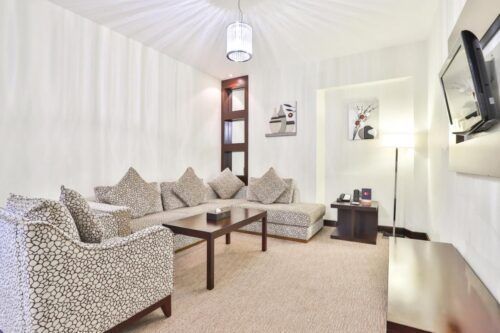 سایر کارکنان هتل کپیتال او 246 لندمارک سامیت دبی