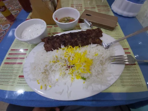 انتخاب نان ایرانی در رستوران Bandar Bride Dubai Restaurant