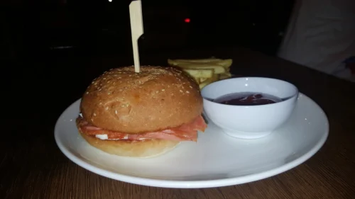 انواع دسرهای عربی رستوران عالحطب شارجه