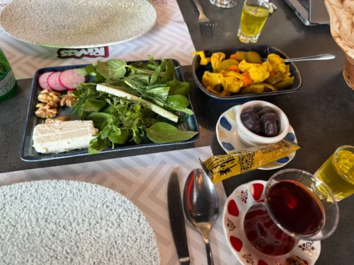 انواع نوشیدنیهای گرم در رستوران Rivas Dubai Restaurant