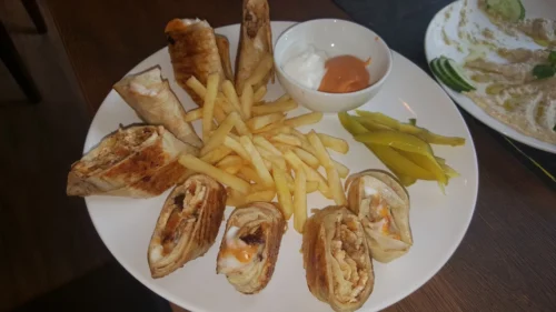 انواع ساندویچهای در رستوران Al Hattab Sharjah Restaurant