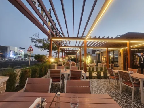 فضای زیبای رستوران Shandiz Palace Dubai Restaurant