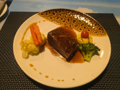 قیمت بالای رزرو صندلی در رستوران کشتی تفریحی دینر دبی مارینا