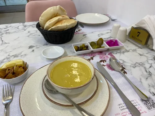 رستوران زهیرا دبی، در هتل اچ