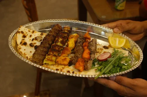 نوشیدنیهای ایرانی در رستوران زیرو کباب دبی