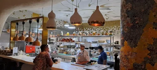 نگاه کلی رستوران The Gallery Dubai Restaurant