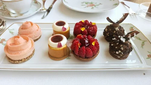 بررسی دسرهای رستوران گالری دبی