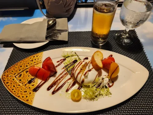 غذاهای عربی و بین المللی در رستوران Dinner Dubai Marina Restaurant