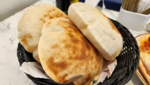 انواع غذاهای دریایی در رستوران Zahir Dubai Restaurant