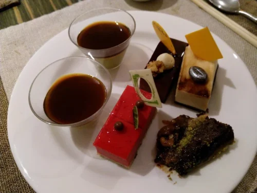 نوشیدنیها و پس غذاهای خوشمزه رستوران ژاپنی کریک ساید دبی