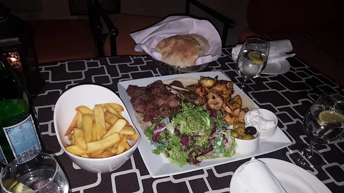 انواع اپتایزرها و استارترهای رستوران Al Sarab Rooftop Lounge Dubai Restaurant