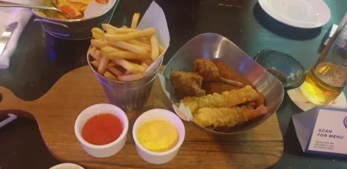 بررسی امکانات رستوران سامرست دبی