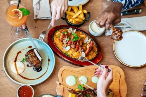 نگاهی کلی به رستوران Tribes Dubai Restaurant