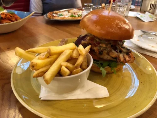 غذاهای لذیذ رستوران Giraffe Abu Dhabi Restaurant