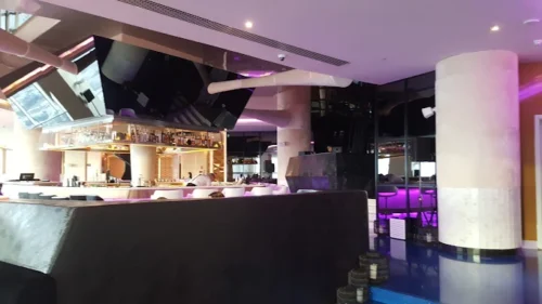 سرو غذا و نوشیدنی حلال در رستوران The W lounge Dubai Restaurant